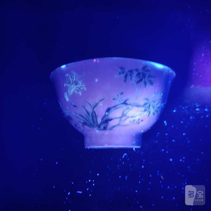 清乾隆 粉彩萱花仙草纹小碗 - 图8